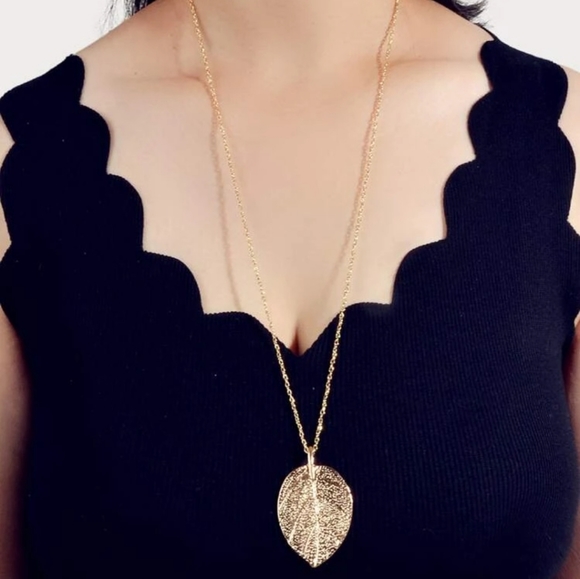 n/a Jewelry - Leaf necklace